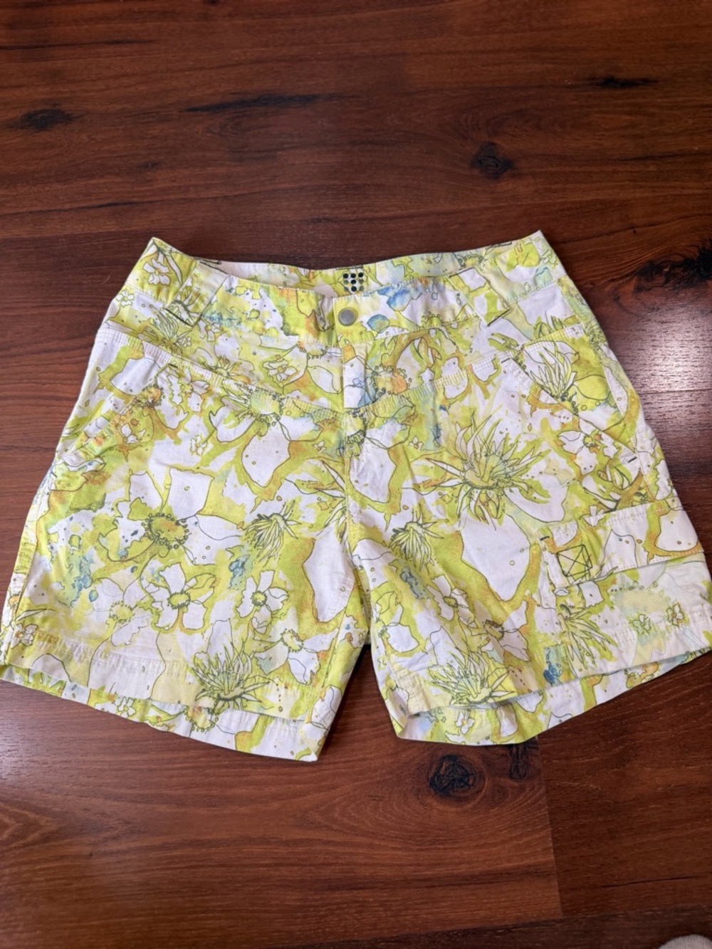 Title Nine Brash 5" Hiking Shorts Womens Size 2 Green White Watercolor Cargo